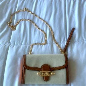 New women’s authentic coach purse/clutch .